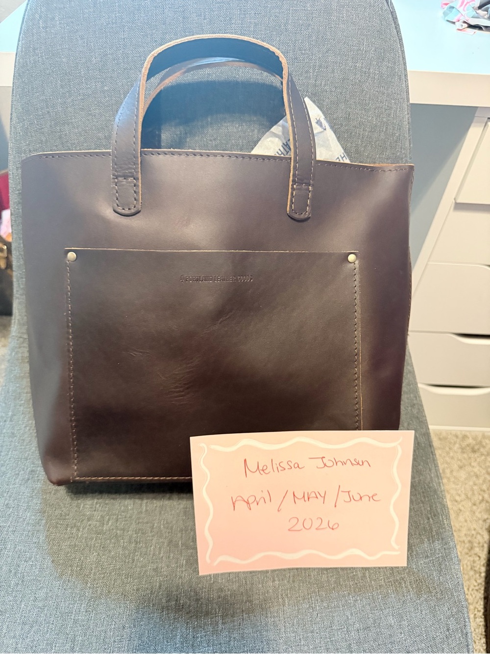Portland Leather. Medium CB in Grizzly